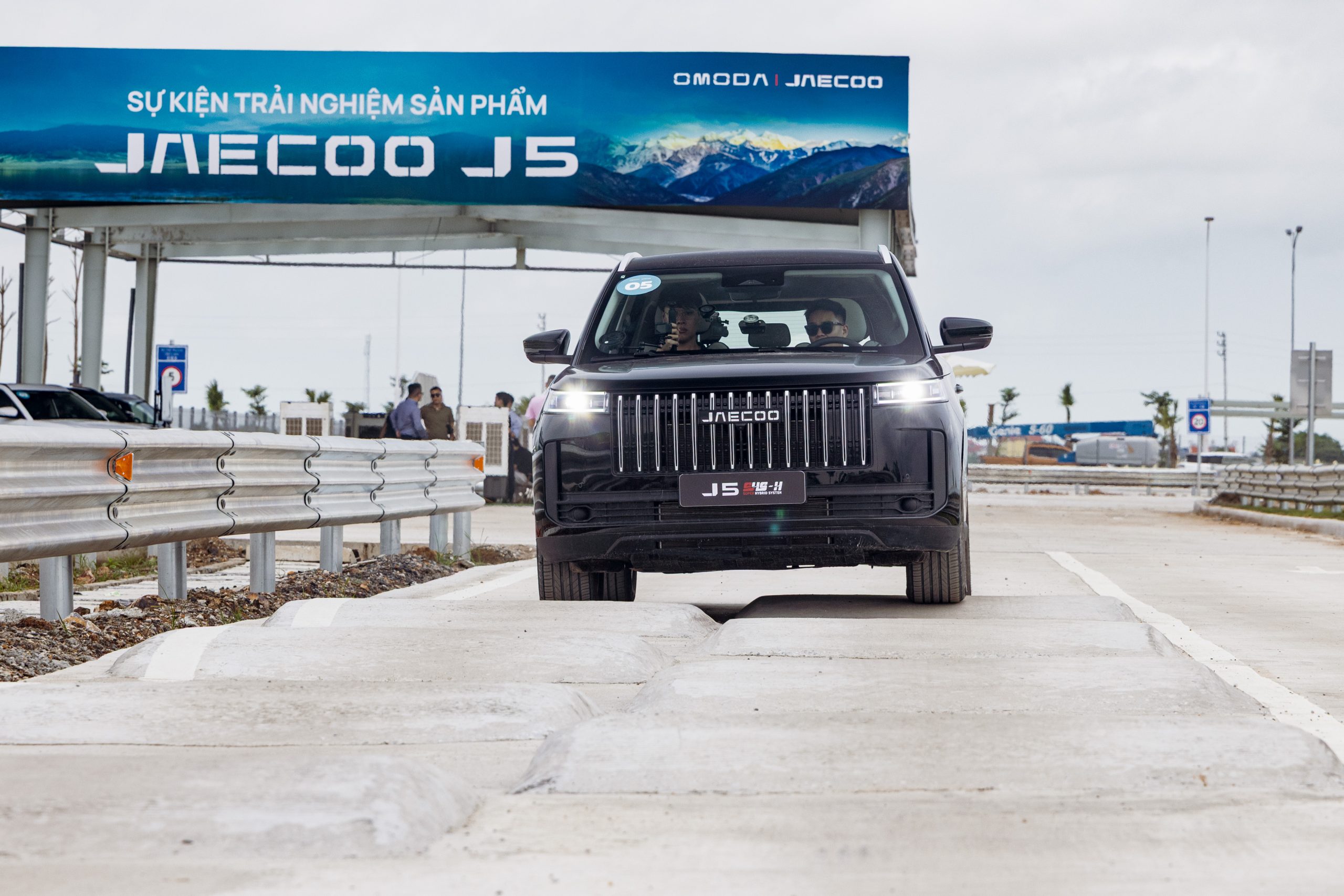 🚗 JAECOO J5 CHÍNH THỨC LĂN BÁNH: RECAP BUỔI LÁI THỬ ĐẦU TIÊN TẠI NHÀ MÁY OJV TIỀN HẢI